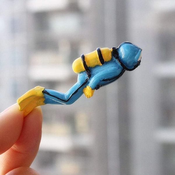 Blue Miniature Divers Figurines, Cute Lifelike Resin Divers Treasure Box Ornament Aquarium Decoration Micro Landscape DIY Accessories Fish and Aquatic Pets(Diver)