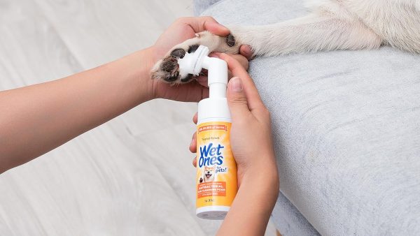 Wet Ones for Pets Antibacterial Dog Paw Cleaner with Built-in Scrubber Brush - Foaming Cleanser for Dog Paws - Paw Washer & Grooming Care - Dog Cleaning Supplies - Tropical Splash Scent 5 oz - Image 4